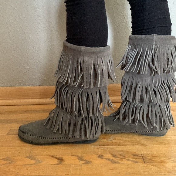 Minnetonka moccasins high fringe - Picture 4 of 9